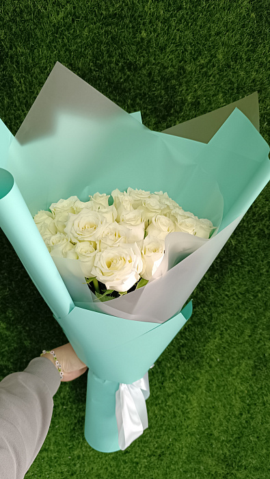 Bouquet of 25 white roses