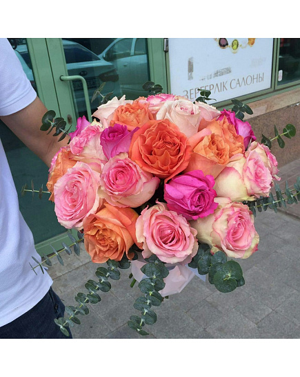 Букет из роз "Радость цвета" с доставкой по Караганде