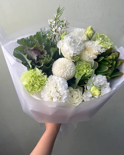 Белый букет с гвоздиками и эустомой с доставкой по Астане