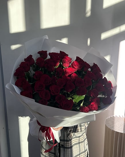 Большой красный букет роз в бумаге with delivery to Astana