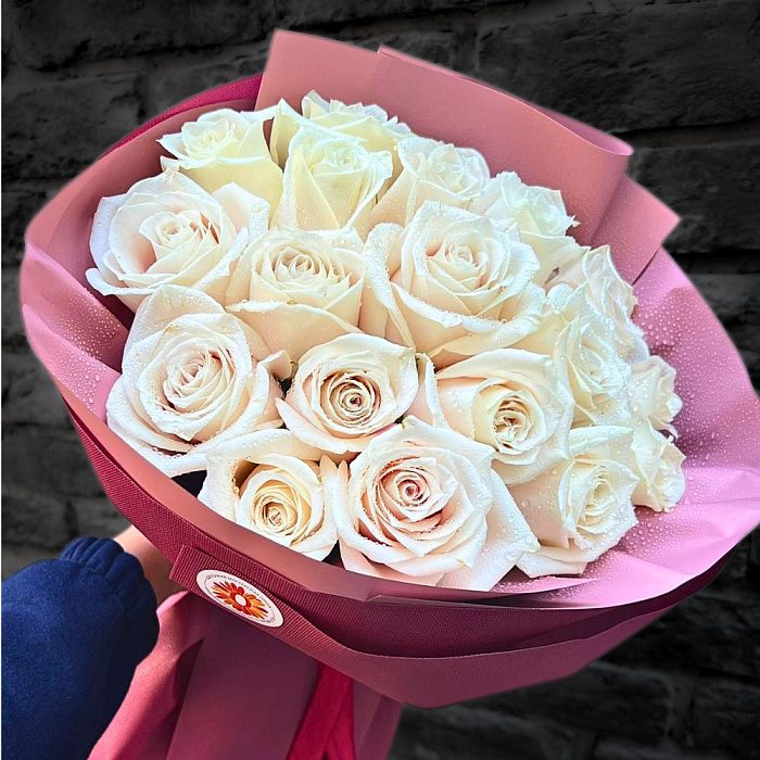 Bouquet of 21 white Dutch roses with delivery