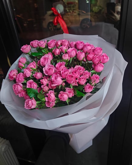 Большой круглый букет из розовых кустовых роз with delivery to Almaty