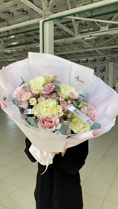 Prefabricated delicate bouquet