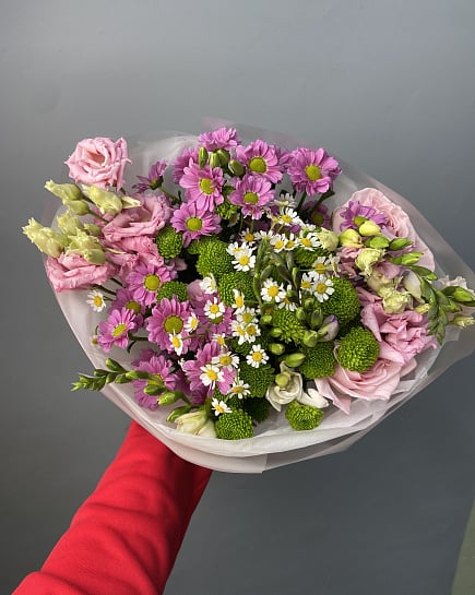 Нежный букет из эустомы и хризантем с доставкой по Астане