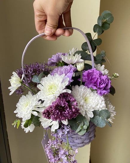 Сиреневое очарование в корзине с доставкой по Астане