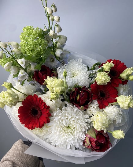 Яркий букет из гербер и хризантем с доставкой по Астане