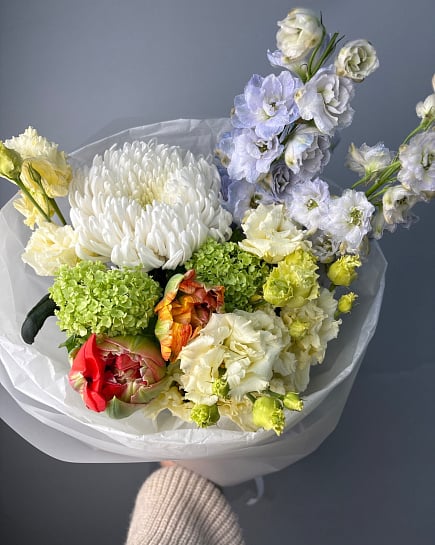 Весенний букет с хризантемой и тюльпанами с доставкой по Астане