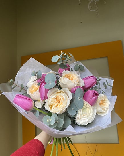 Нежный букет из пионовидных роз и розовых тюльпанов с доставкой по Астане