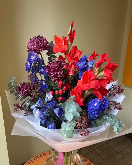 Красный и синий асимметричный букет with delivery to Astana