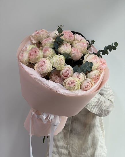 Романтическое облако из пионовидных роз с доставкой по Астане