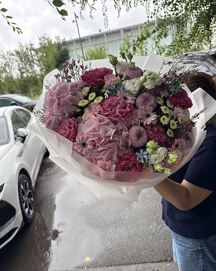 Большой круглый букет с гортензиями и розами с доставкой по Астане