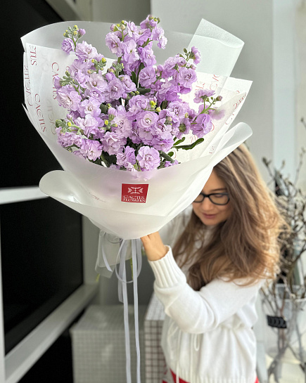 Mono bouquet with fragrant matiola with delivery to Astana