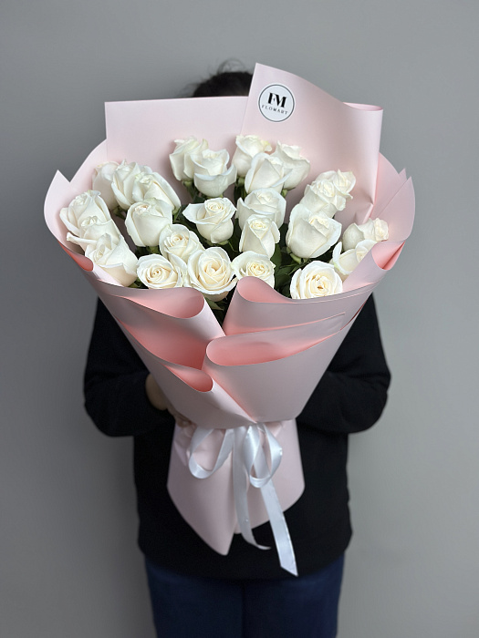 25 white roses