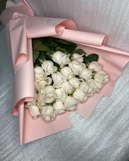 Bouquet of White roses in a chic design flowers delivered to Kostanay.
