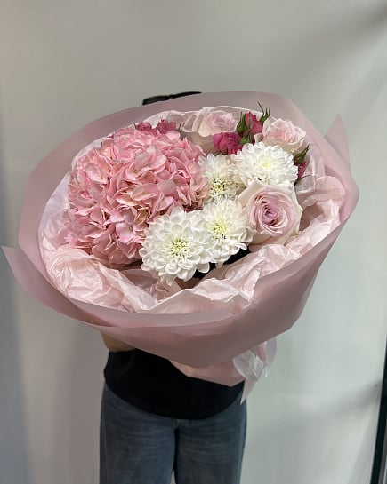 Большой круглой букет с розовой гортензией with delivery to Astana