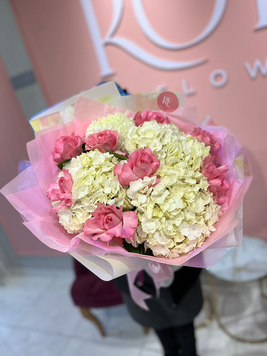 Bouquet of white hydrangeas and pink roses