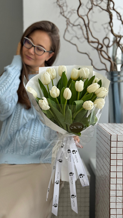 Mono bouquet of tulips WHITE (15 pcs)
