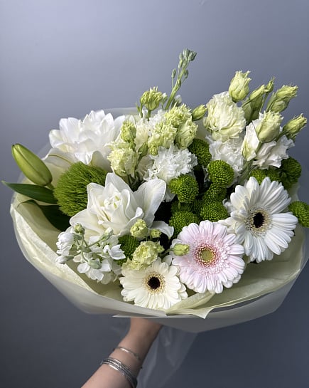 Белоснежная элегантность с герберами с доставкой по Астане