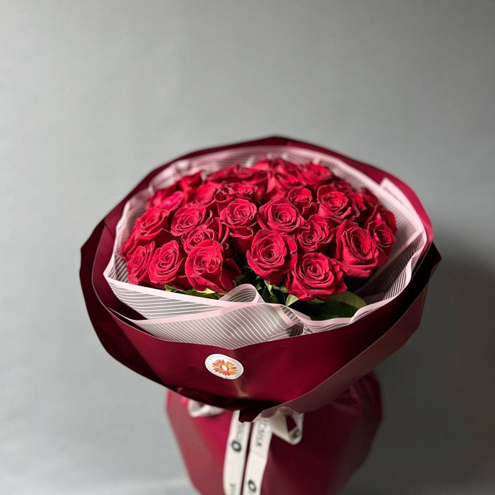 Bouquet of 35 Dutch red roses
