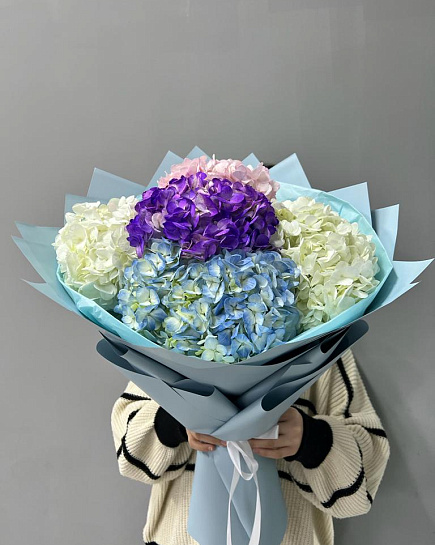 Bouquet of 5 hydrangeas flowers delivered to Aktau