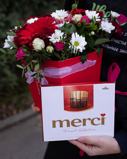 Сет композиция в шляпной коробке «Золотая осень» + конфеты merci с доставкой по Алматы
