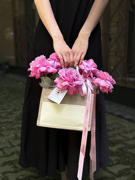 Handbag with roses