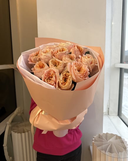 Нежный букет из пионовидных и кустовых роз с доставкой по Астане