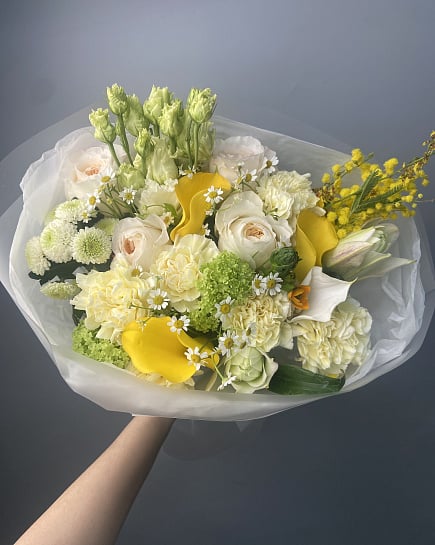 Весенний букет с розами, мимозой и ромашками с доставкой по Астане