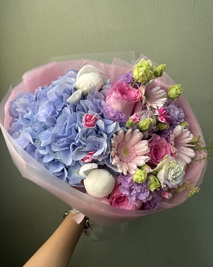 Лазурный сон с гортензией и розами with delivery to Astana
