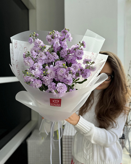 Mono bouquet with fragrant matiola with delivery to Astana