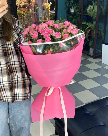 Большой круглый букет из розовых кустовых роз with delivery to Astana