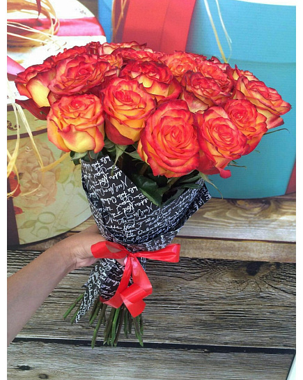 Букет из рыжих роз "Радужное настроение" с доставкой по Алматы