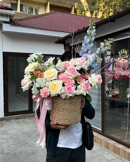 Euro-basket with roses 