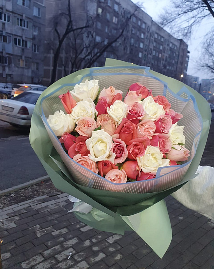 33 розы микс с доставкой по Алматы