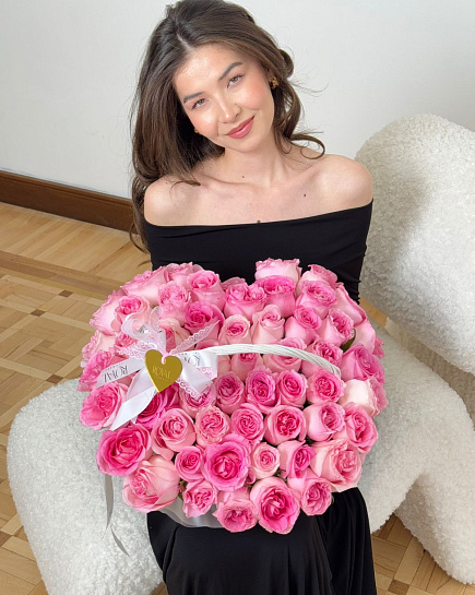 roses in a basket with delivery to Astana