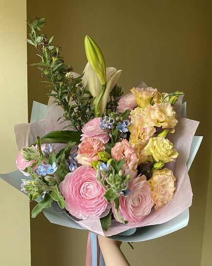 Пастельная палитра с ранункулюсами и лилией с доставкой по Астане