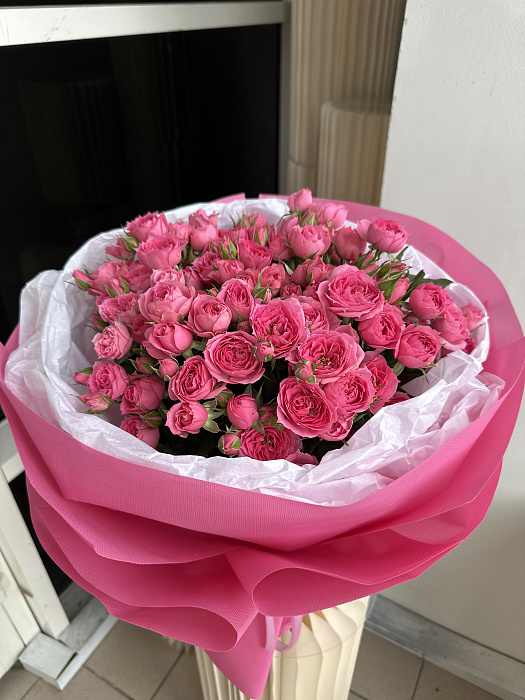 Розовое облако из кустовых роз