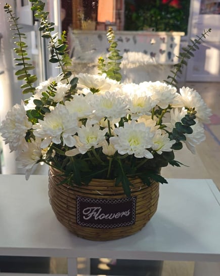 Белоснежное очарование в корзине с доставкой по Астане