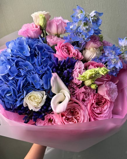 Букет с гортензией и розами with delivery to Astana