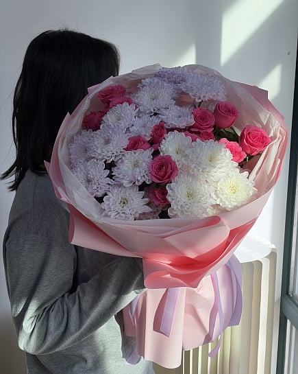 Зефирное облако из хризантем и кустовых роз с доставкой по Астане