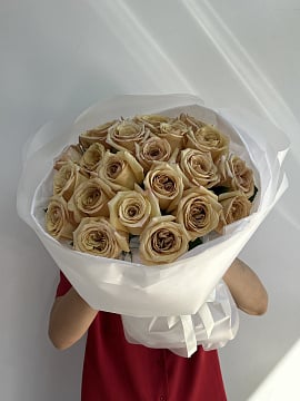 Большой белый букет из роз