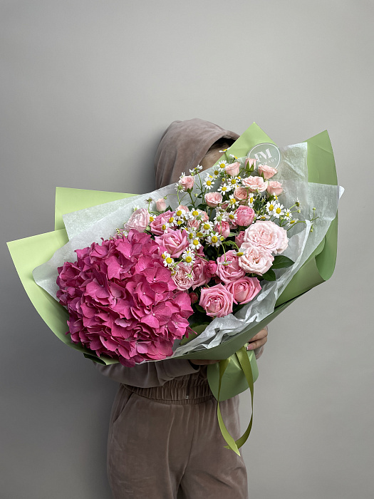 bouquet of hydrangeas and spray roses