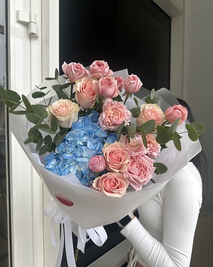 Романтичный микс с гортензией и пионовидными розами с доставкой по Астане