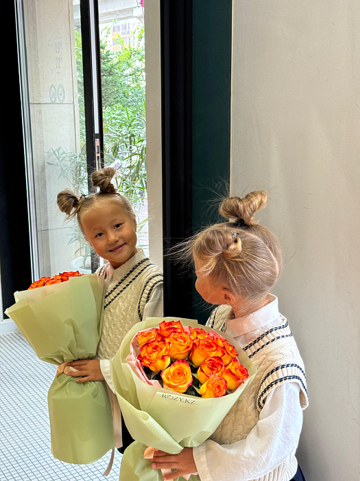 Bouquet of 11 orange roses