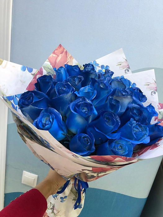 25 blue roses