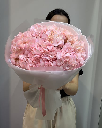 Розовое облако гортензий с доставкой по Астане