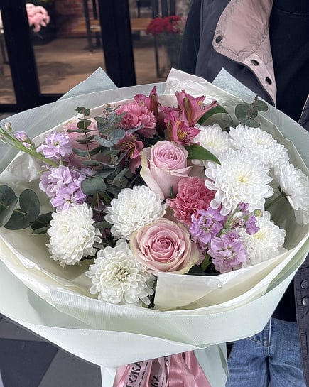 Розовое очарование с хризантемами с доставкой по Астане