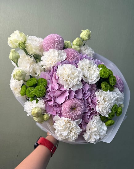 Зефирное облако из гортензий и хризантем with delivery to Astana