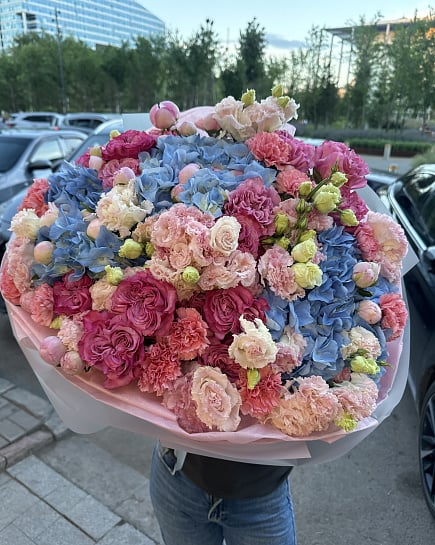 Лазурный сон с пионовидными розами с доставкой по Астане