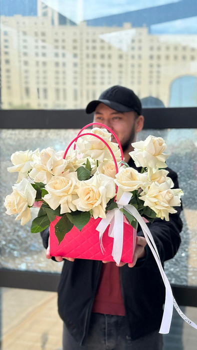 Handbag made of French roses